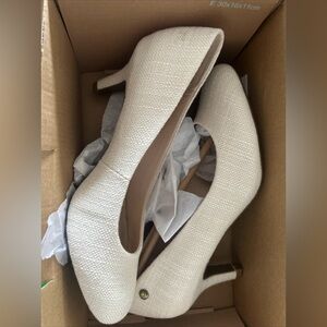 Life Stride Soft System Parigi Pumps Cream Dress Shoes Heels New size 6.5